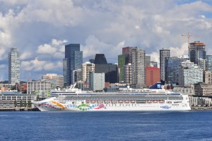 A cruise ship at the Port of Seattle- Image Credit: Joe Mabel (CC by SA-4.0)